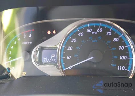 2014 Toyota Sienna Xle V6 8 Passenger z USA, uszkodzony, nr VIN 5TDYK3DC0ES472884